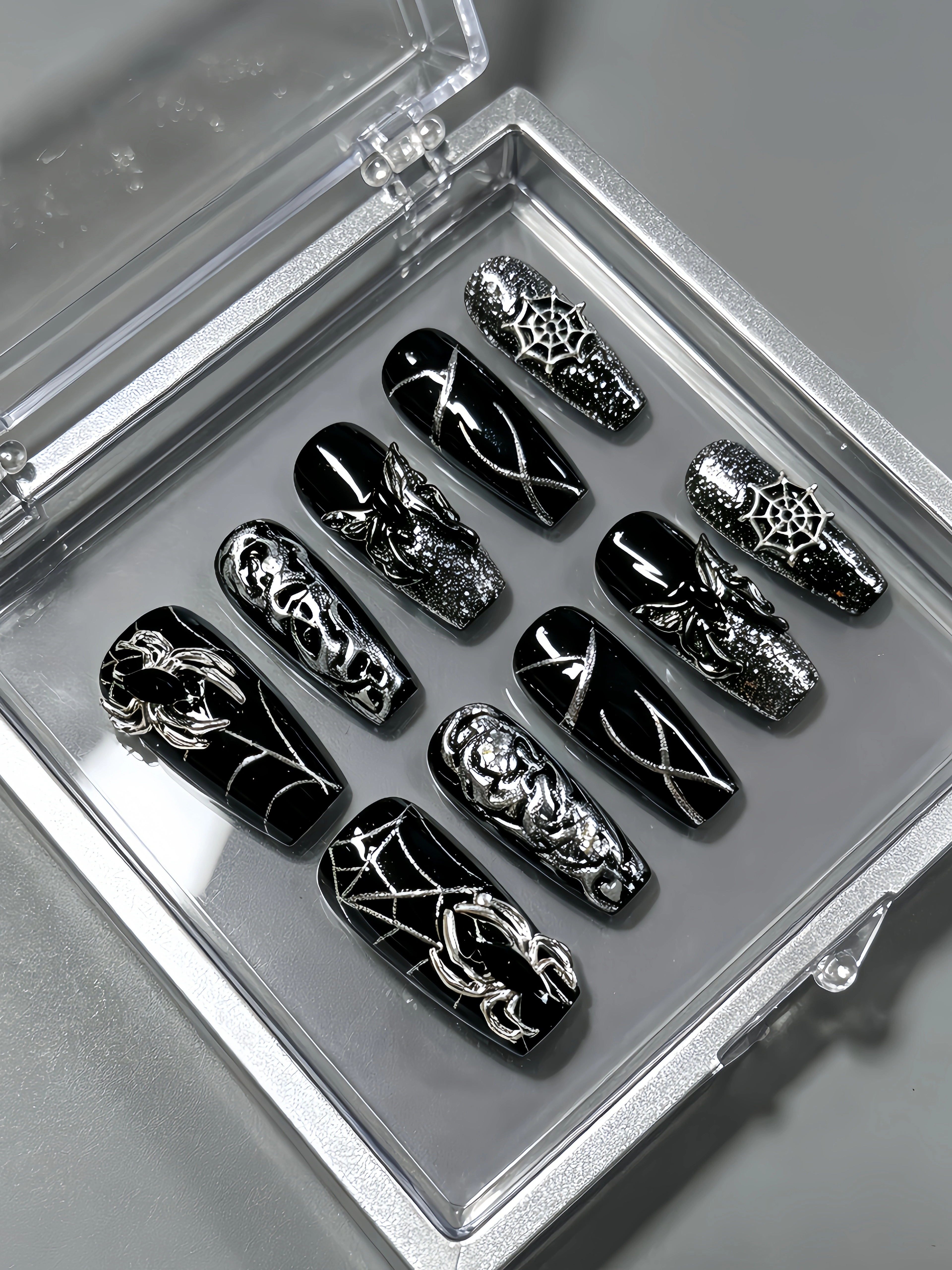 10 faux ongles noirs à paillettes argentées dégradées