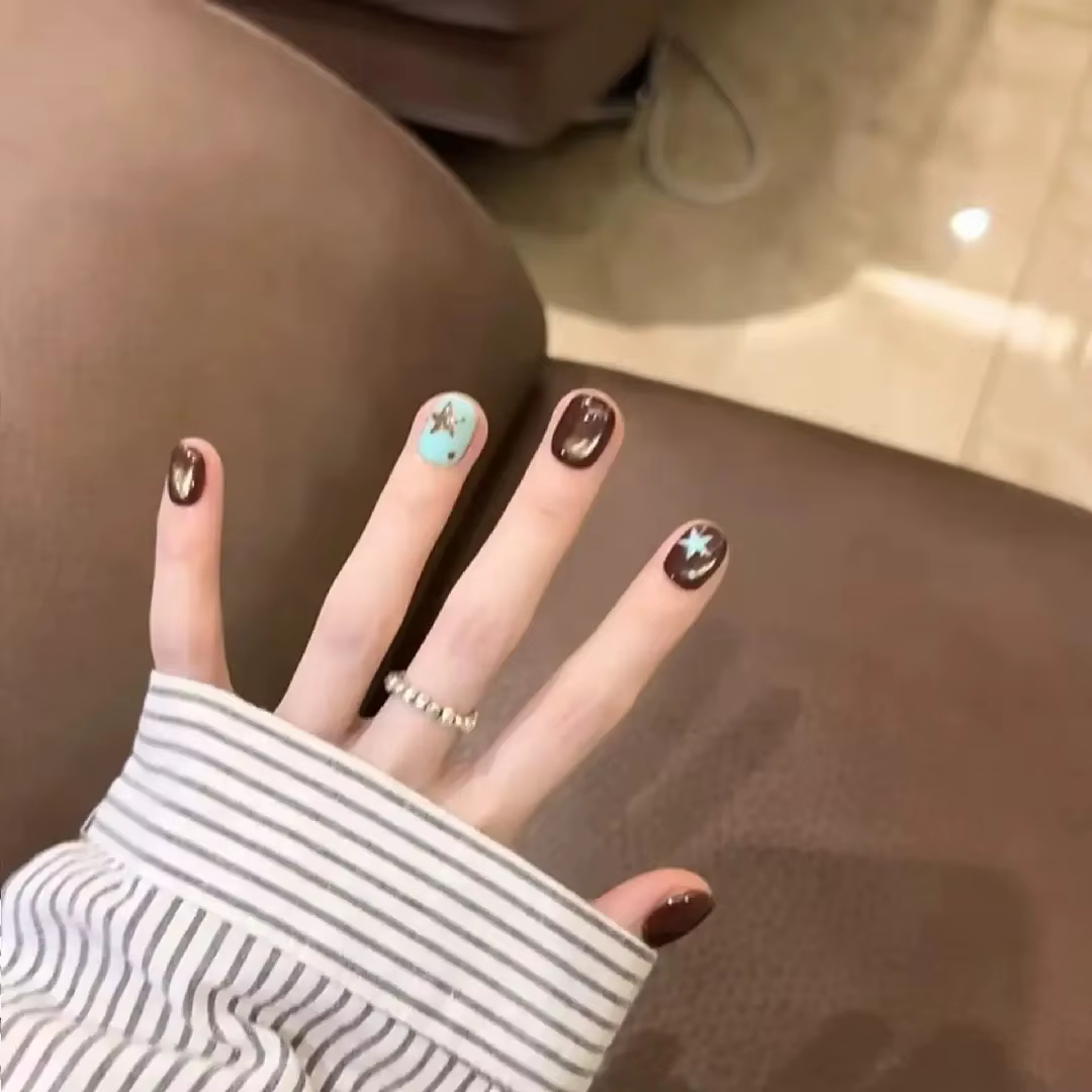 Petites gouttelettes d'eau marron haut de gamme