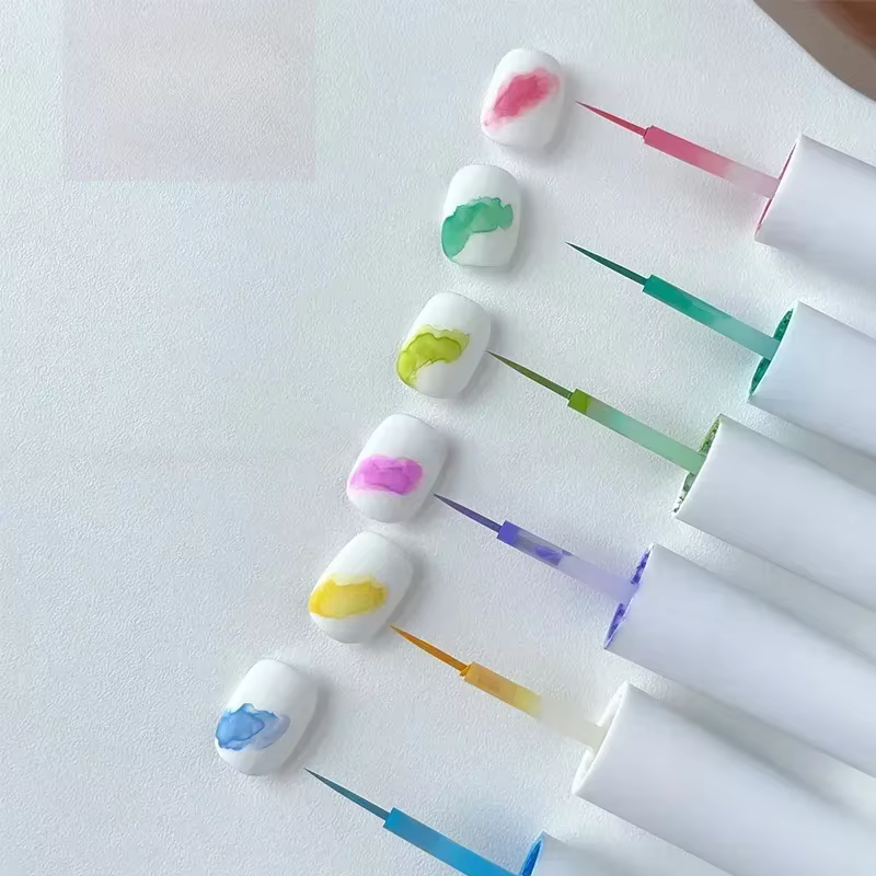 Solution de teinture pour ongles