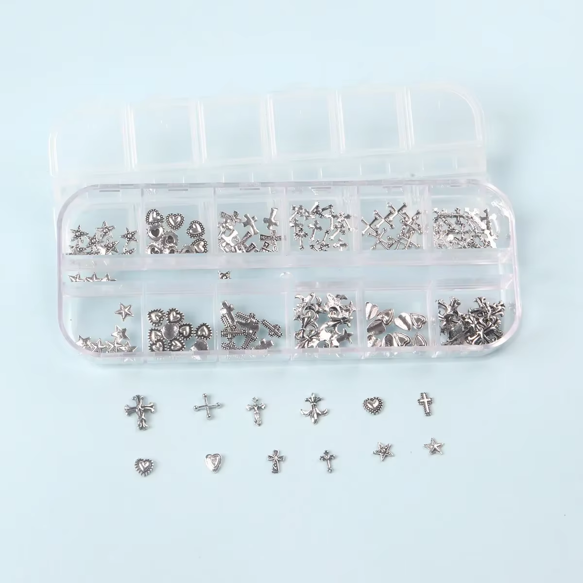 12 grilles mixtes 3D Punk argent coeur croix métal manucure décoration d'ongles rétro conception différente