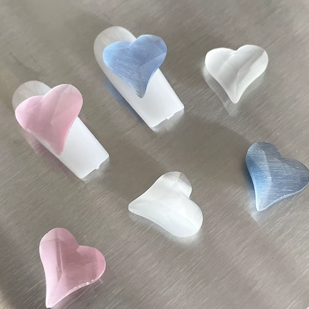 Frozen Love- Chill Cold Vibe Coeur Cristal K9 Oeil de chat de haute qualité Diamants en forme de cœur tordu Frost Light