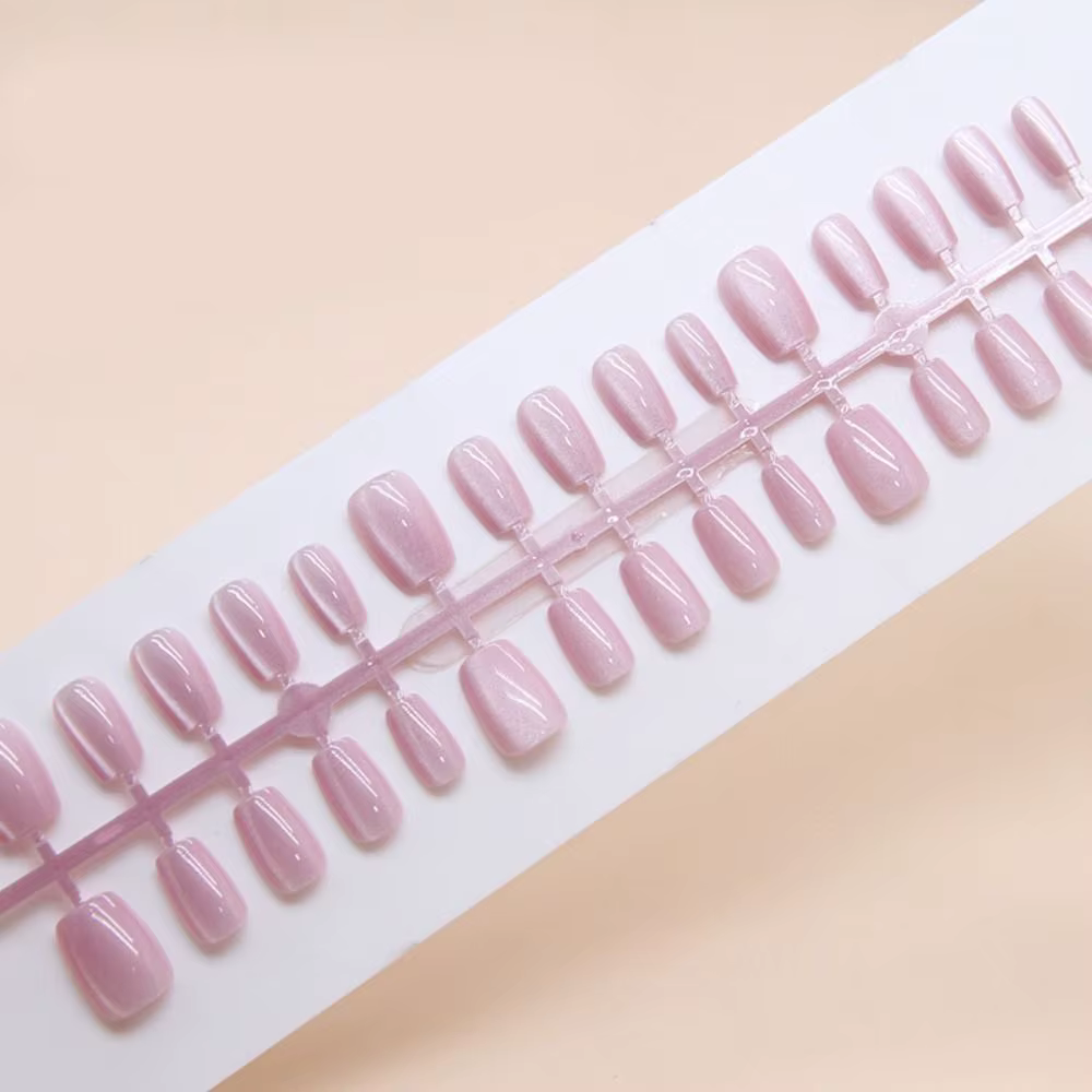 Faux ongles carrés longs à la mode