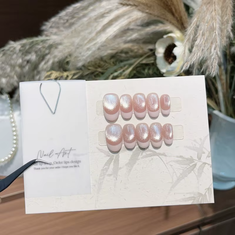 Faux ongles français de longueur moyenne faits à la main