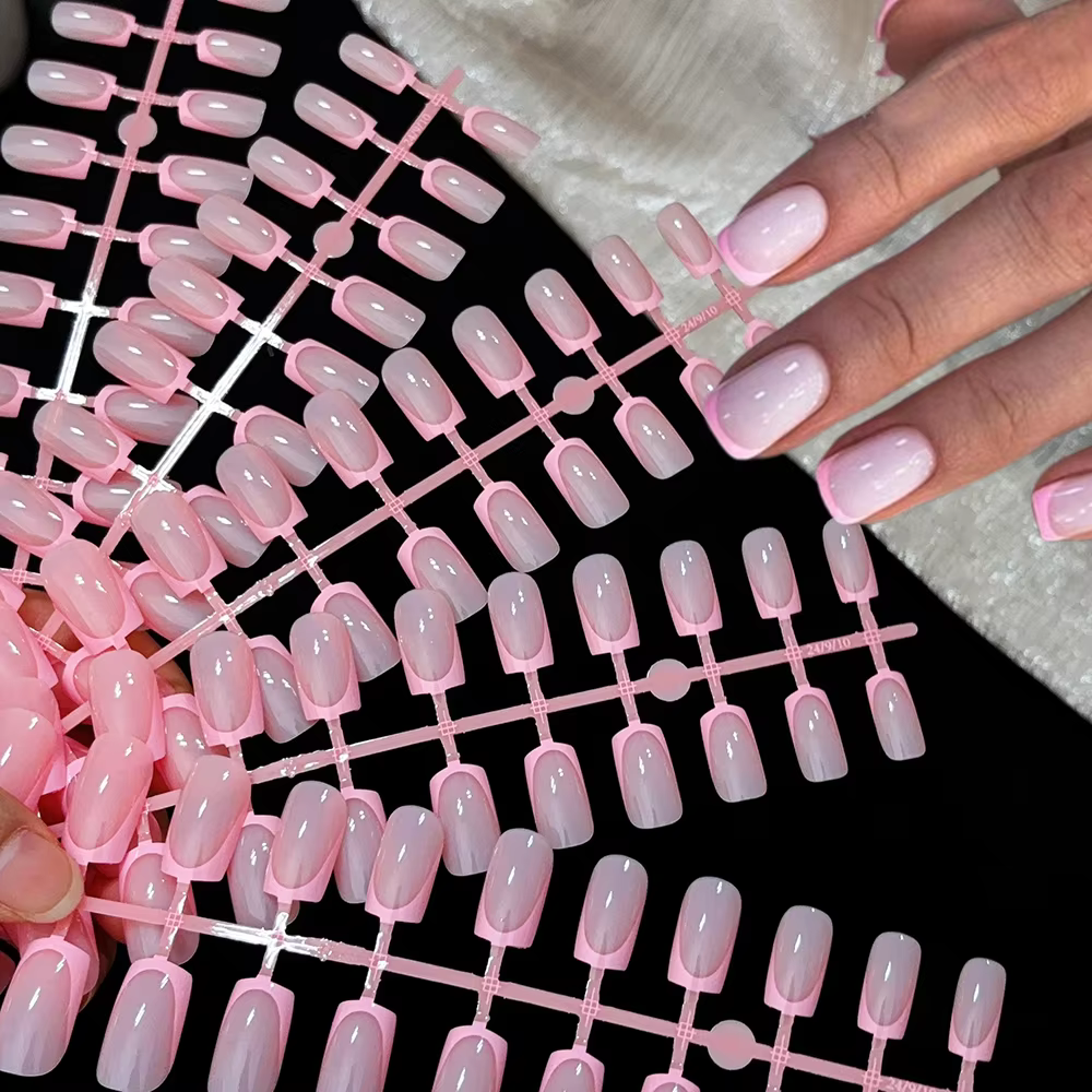 120 faux ongles simples et colorés à bordure française