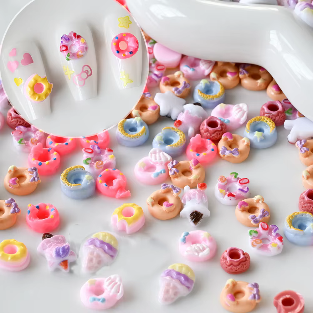 50 pièces 3D mixte Kawaii beignets Nail Art breloques dessin animé Dessert/beignet ongles décorations pour bricolage artisanat cheveux manucure accessoires