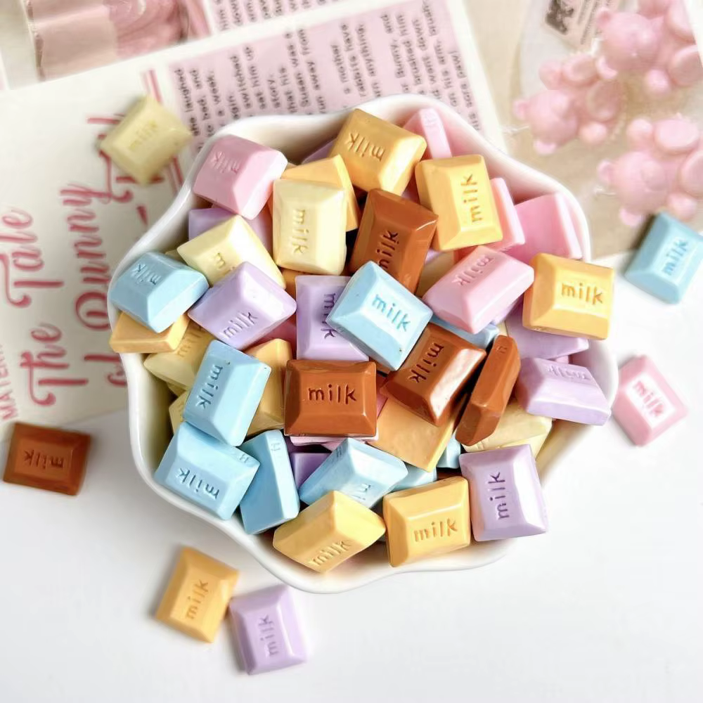 Décorations d'ongles en résine de chocolat au lait pour le bricolage à la main