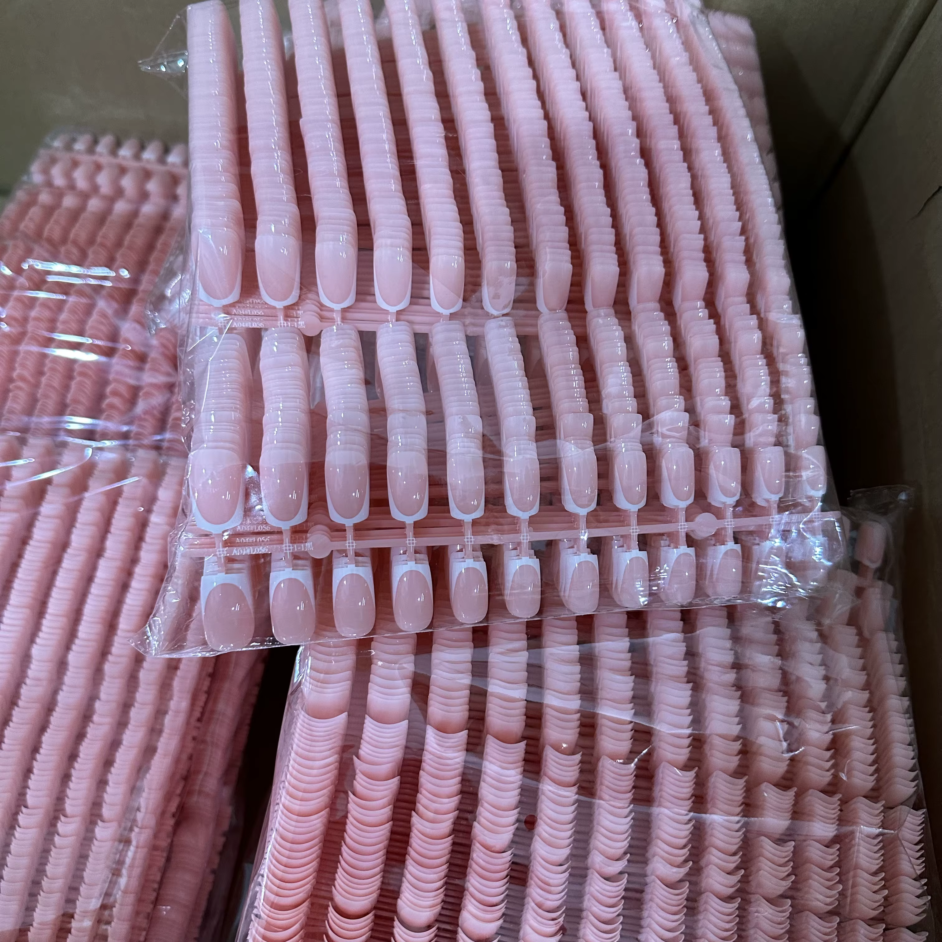Faux ongles français en forme de cercueil
