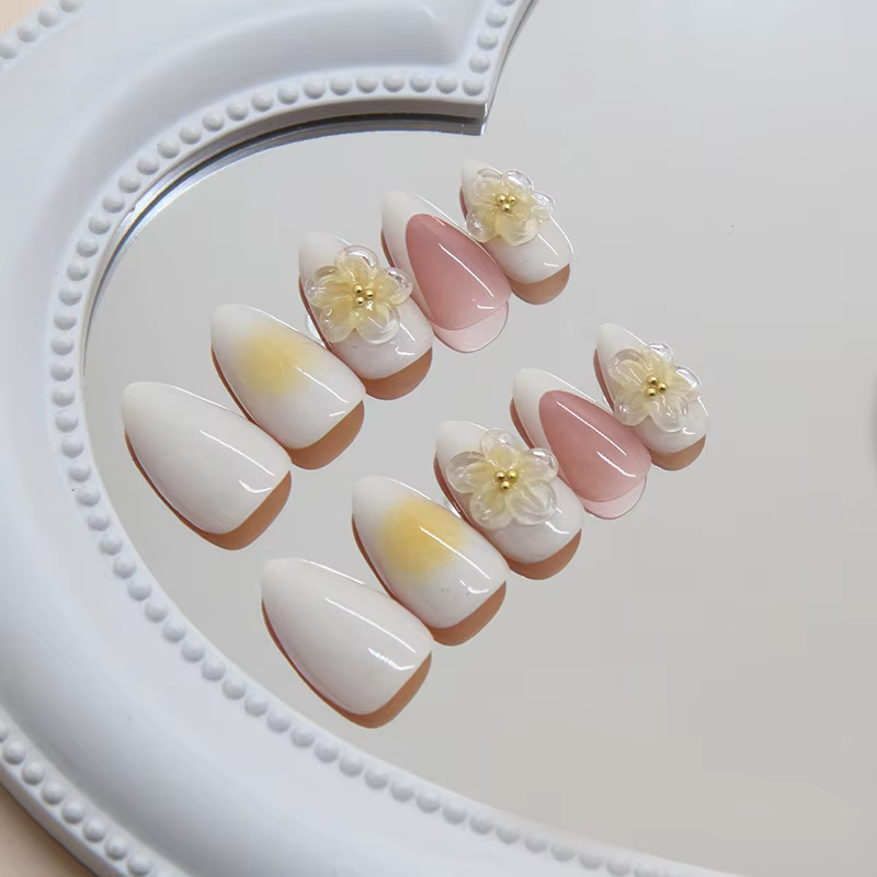 Faux ongles à presser en amande
