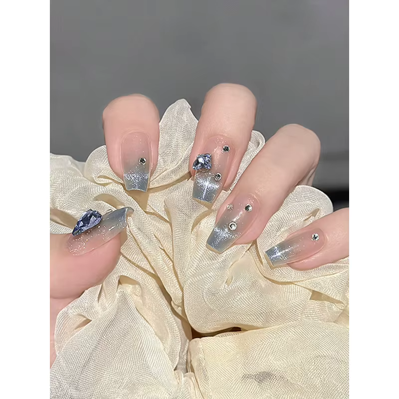 10 pièces ongles en forme de cercueil avec papillon irisé
