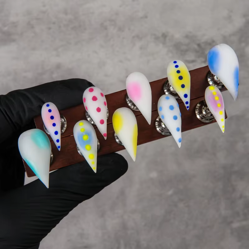 Ongles press-on à pois macaron dégradés