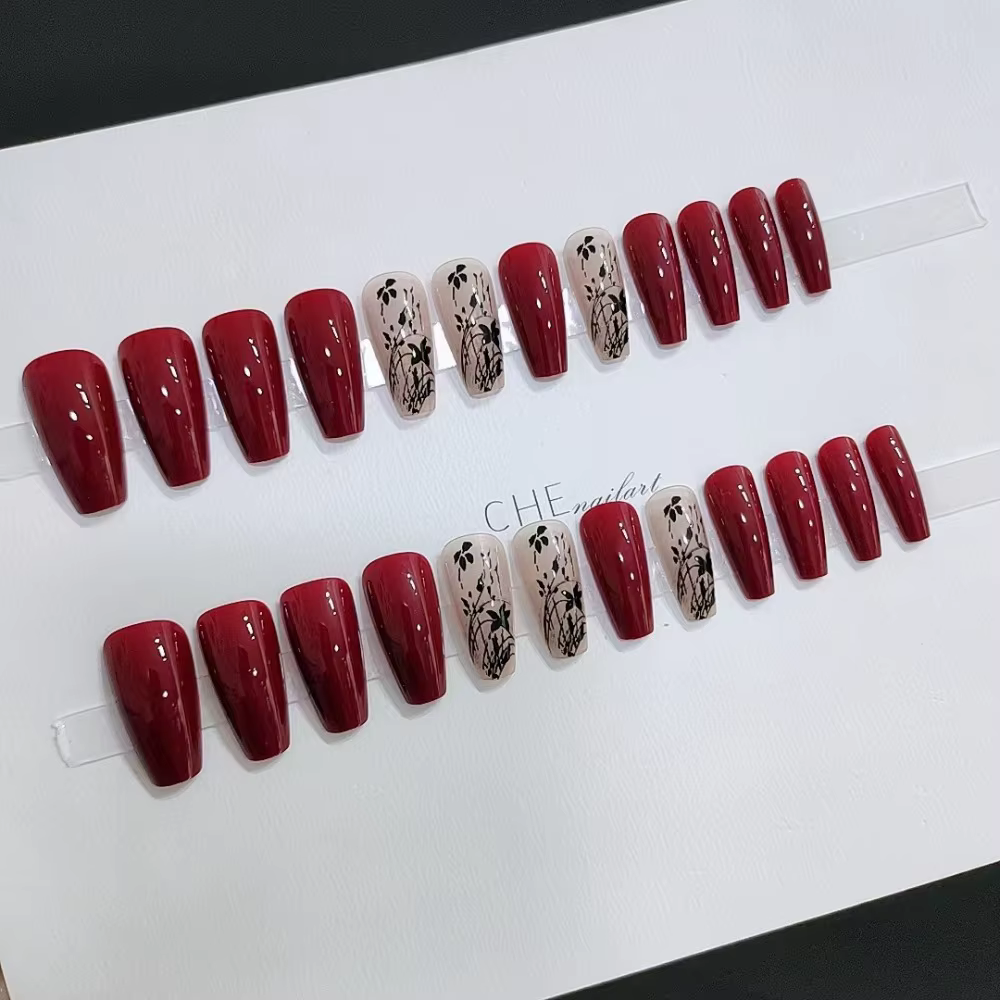 Faux ongles français longs de forme trapézoïdale