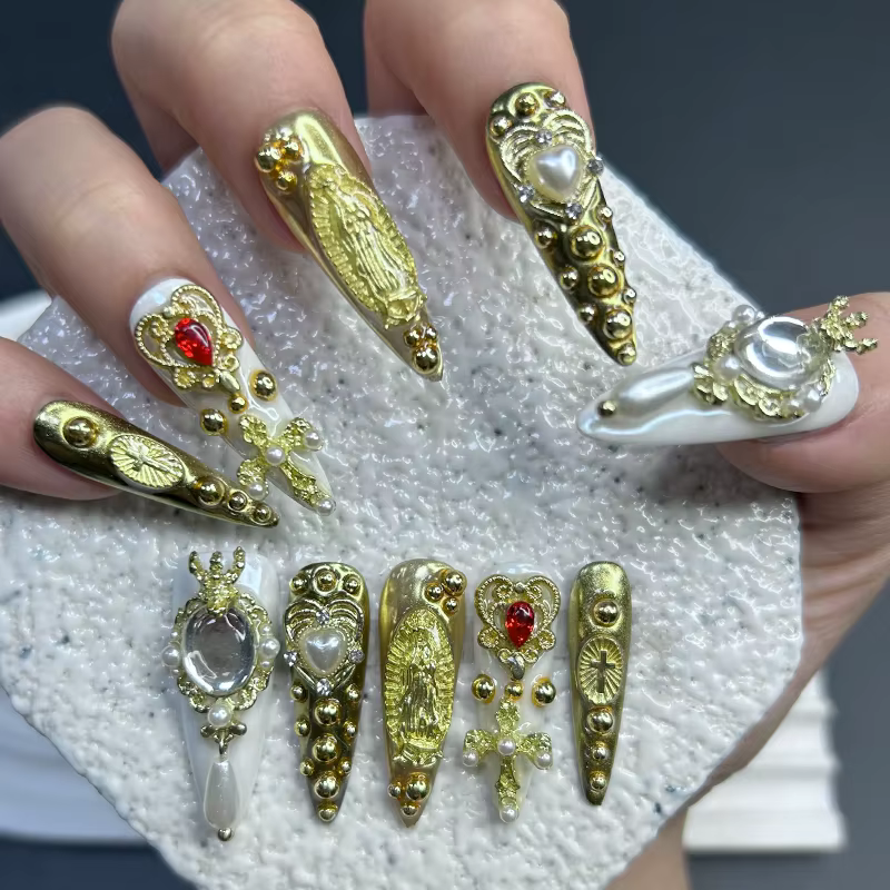 Faux ongles de luxe rétro style cour