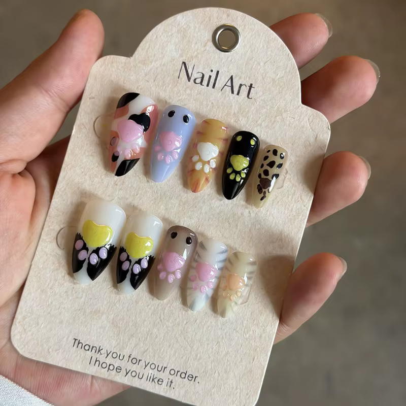 24 faux ongles à presser en forme d'amande