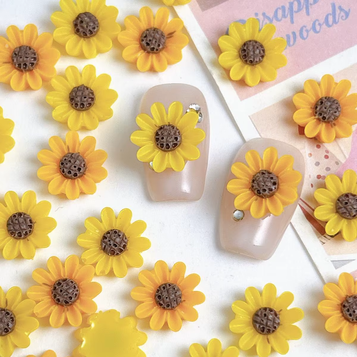 Décorations d'art d'ongle de tournesol simulé de Double couleurs 3D créatif petits breloques