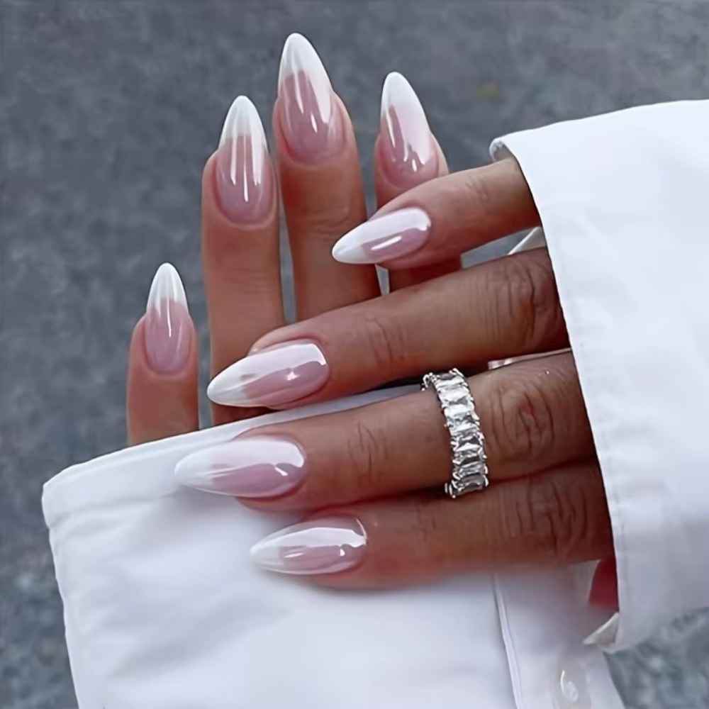 24 faux ongles à presser en amande vernissés