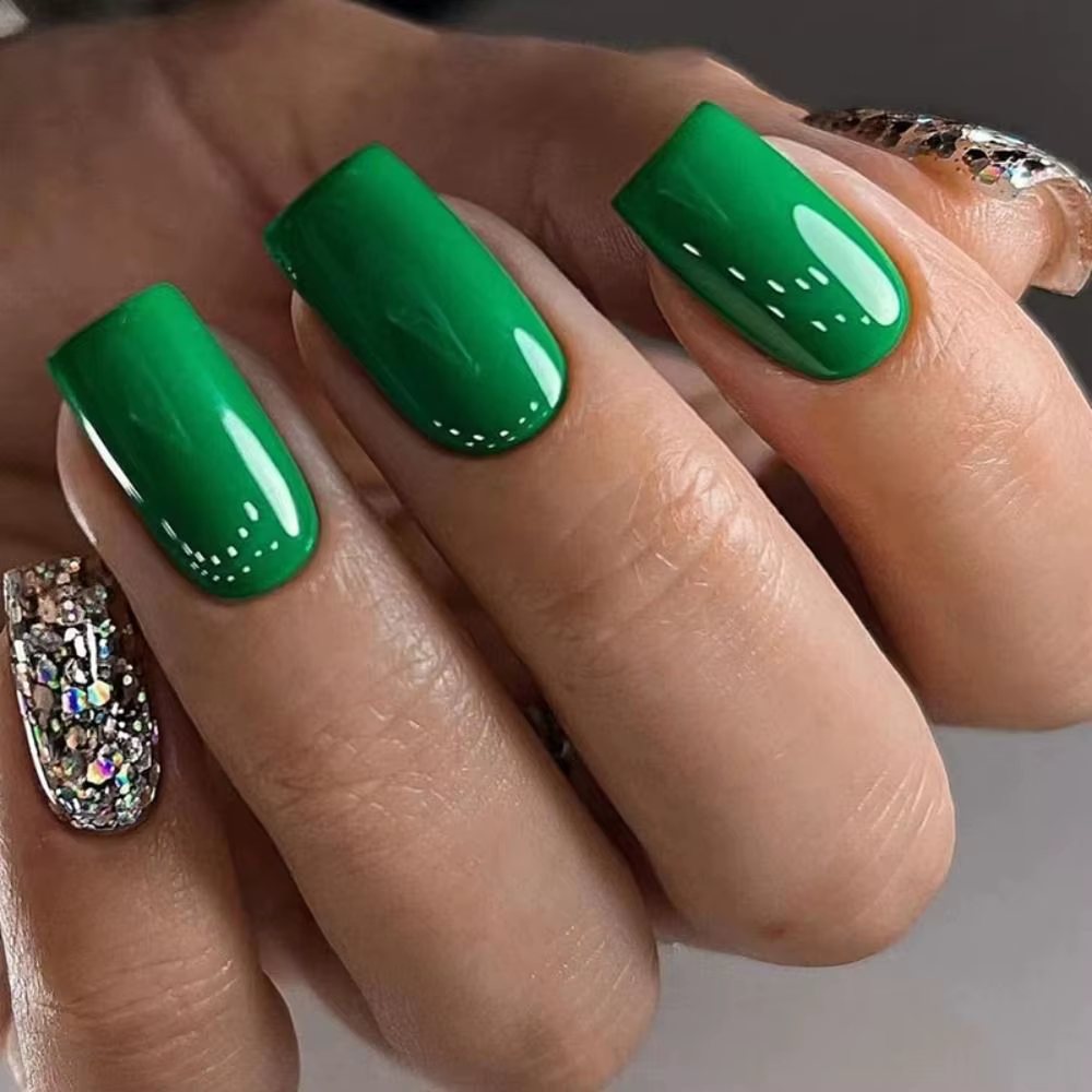 Nouveaux faux ongles longs carrés
