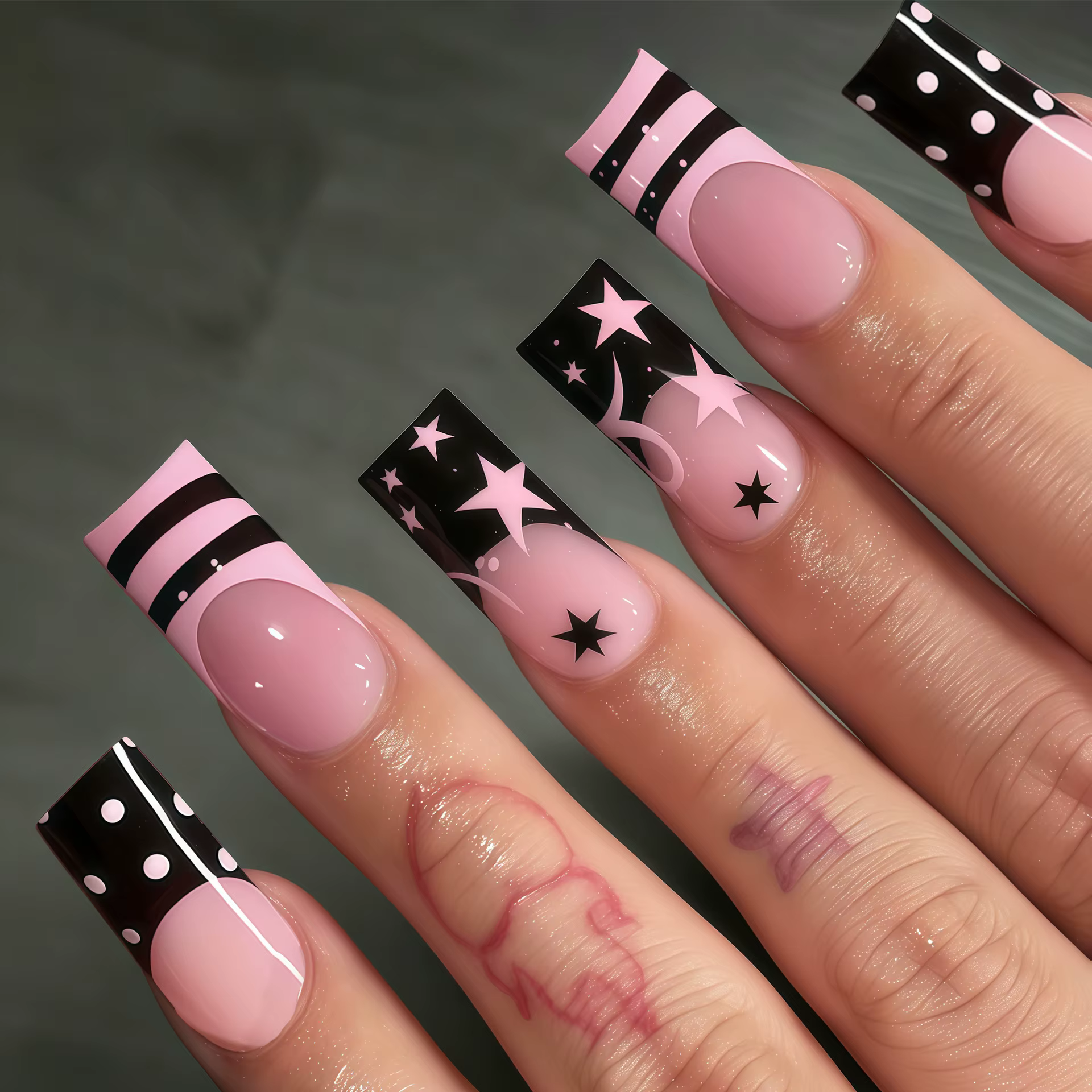 Faux ongles français jaunes à pression bleue et amande