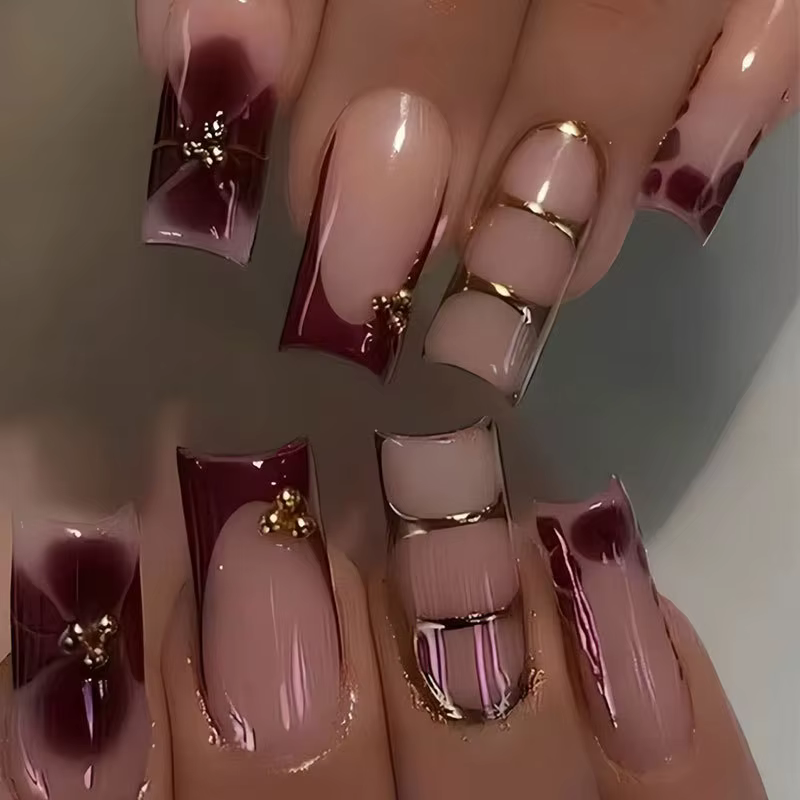 24 pièces bordeaux Floral doré rayure press-on ongles carrés cadeau de manucure fait à la main avec colle gelée et lime pour fête/usage quotidien *