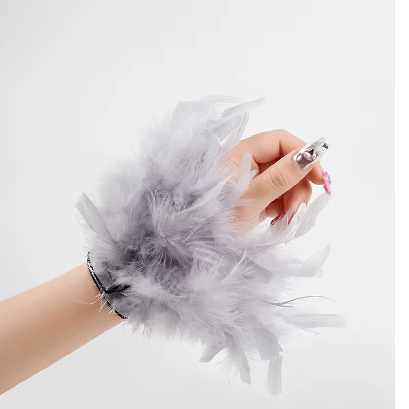 Manucure main photo poignets plume bracelet en peluche tout pour le tournage des ongles