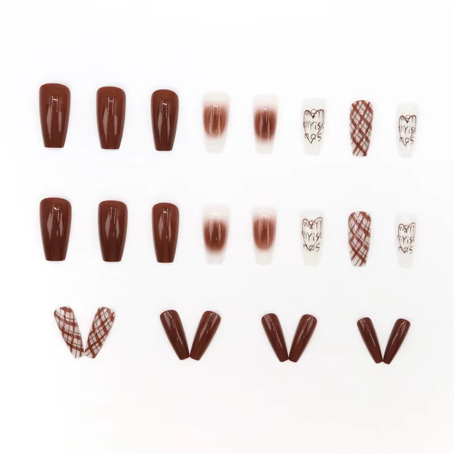 Faux ongles avec lettre caramel et MSI autocollante