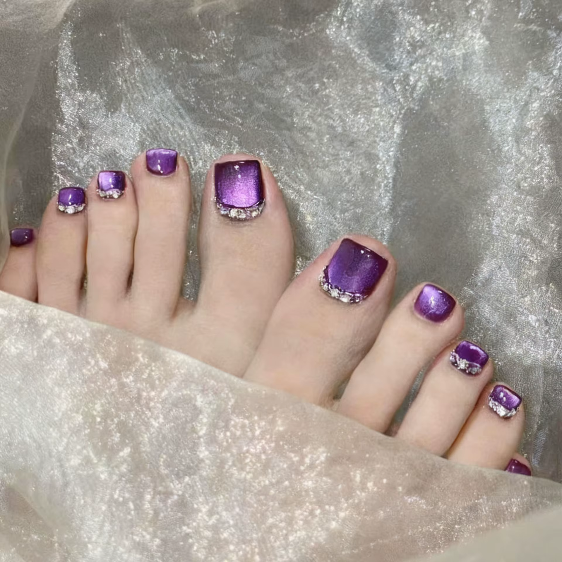 Faux ongles d'été bleus à paillettes brillantes