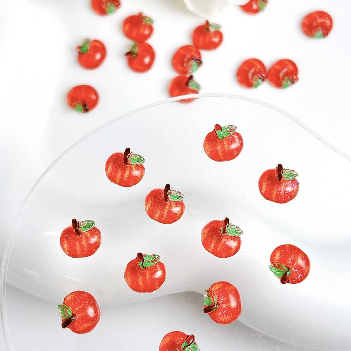 Mini pomme rouge en résine 3D