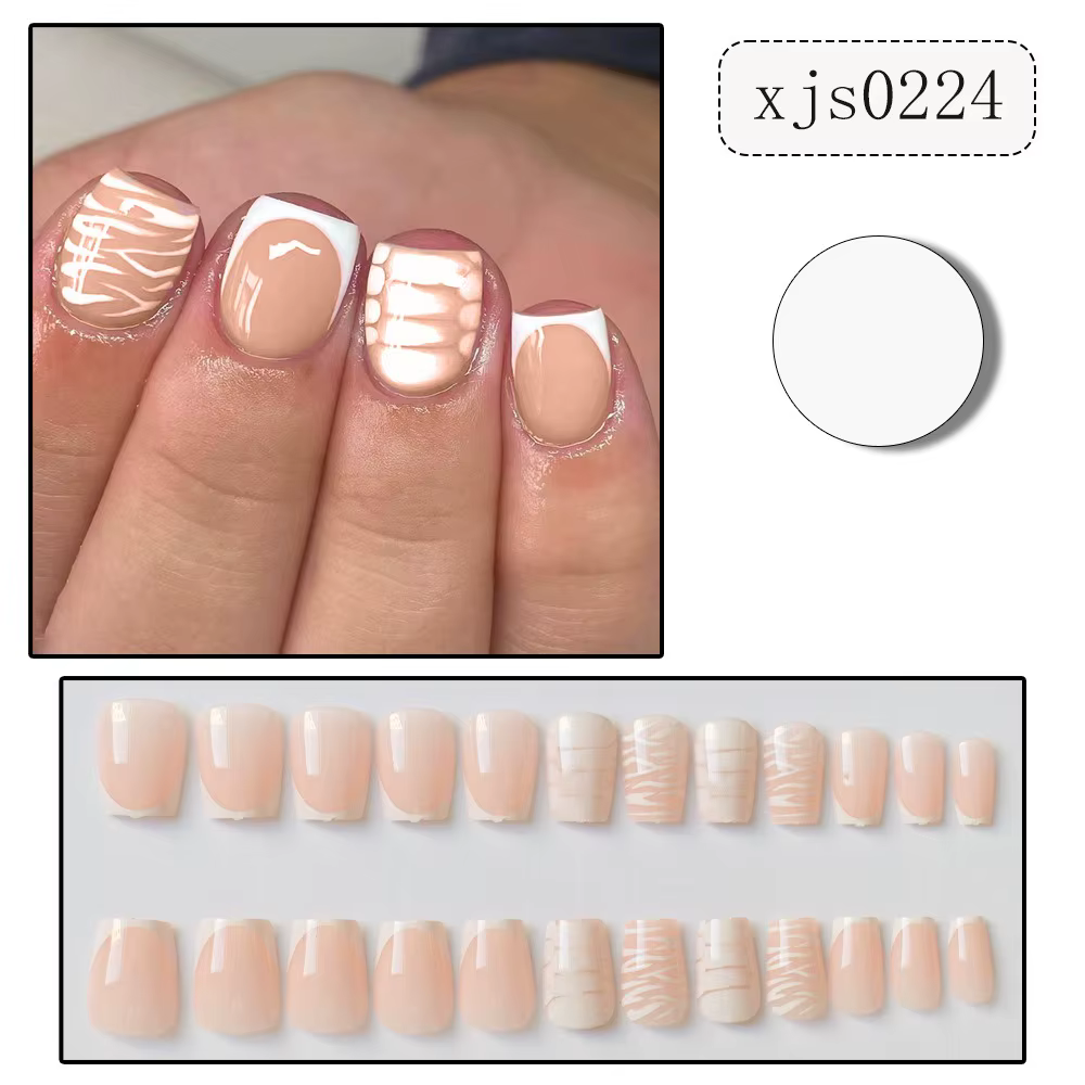 Faux ongles courts en T à la mode