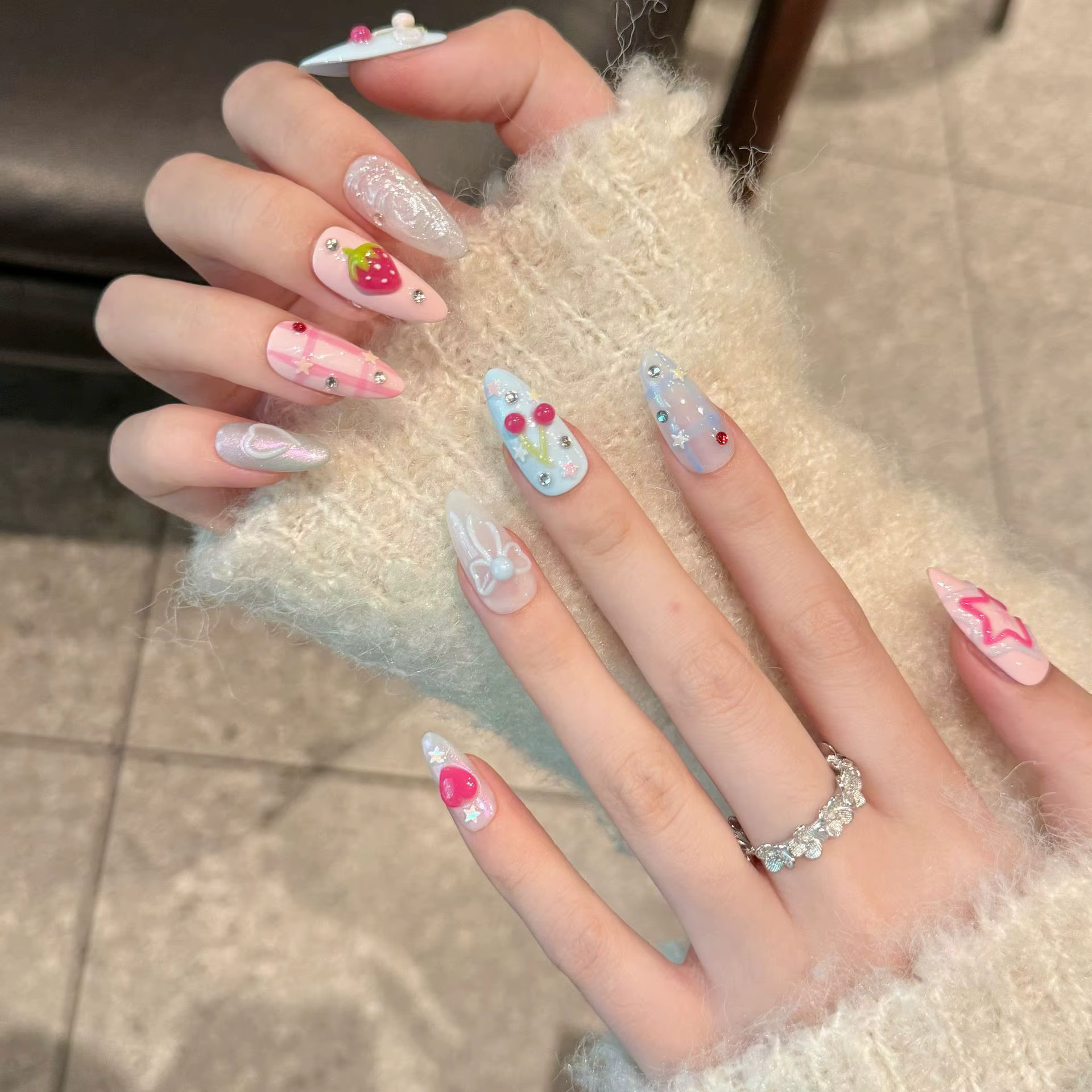 Presse à la main sur les ongles Ins doux rose bleu couleur faux