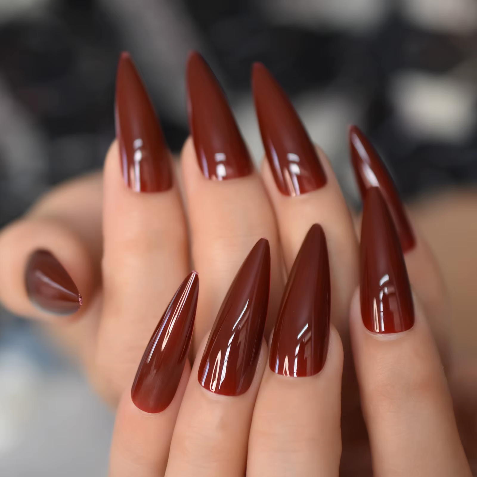 Presse sur faux ongles stiletto longue taille couleurs unies finitions brillantes pour femmes filles art à la main design simple