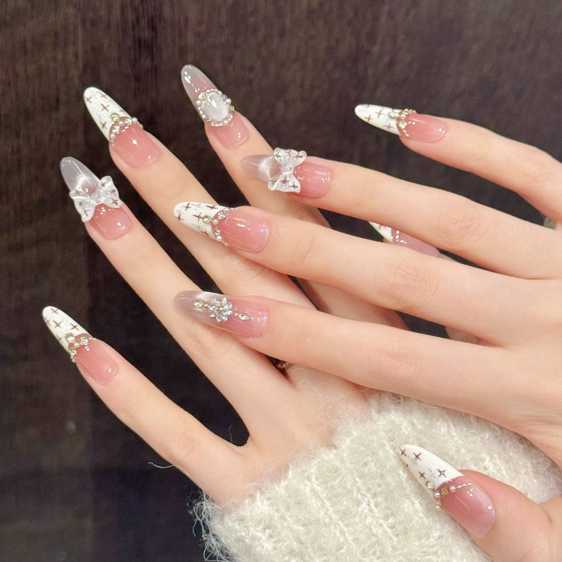 10 faux ongles faits à la main