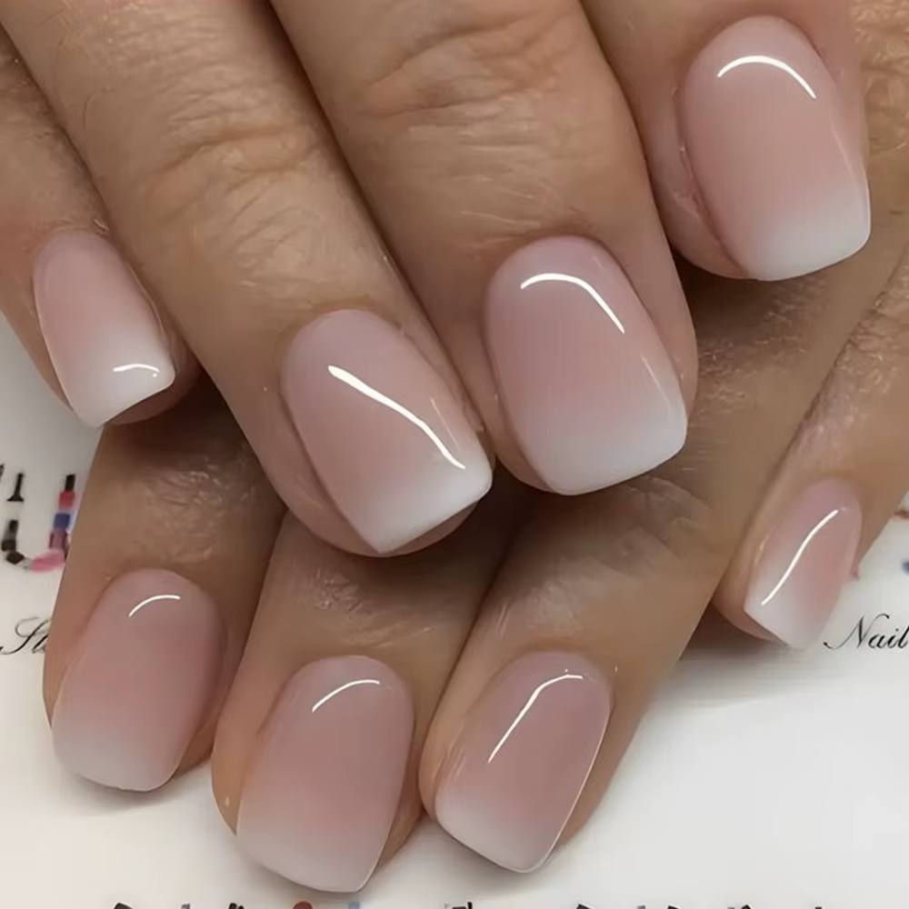 24 faux ongles carrés simples avec design nude