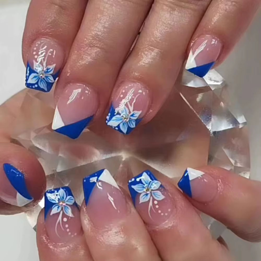 Faux ongles courts en T à la mode