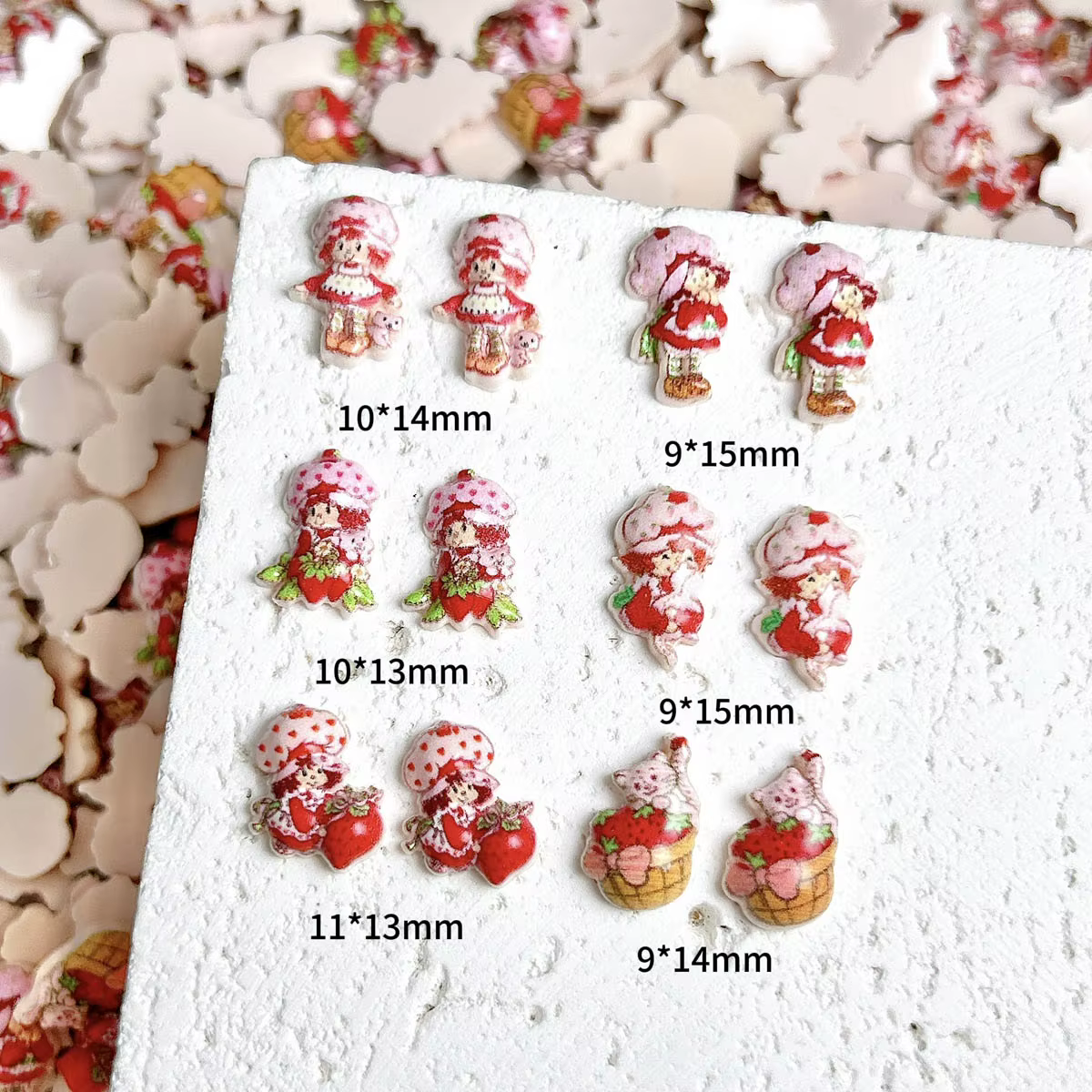 20 pièces doux dessin animé fraise fille résine Nail Art breloques 3D créatif lumineux