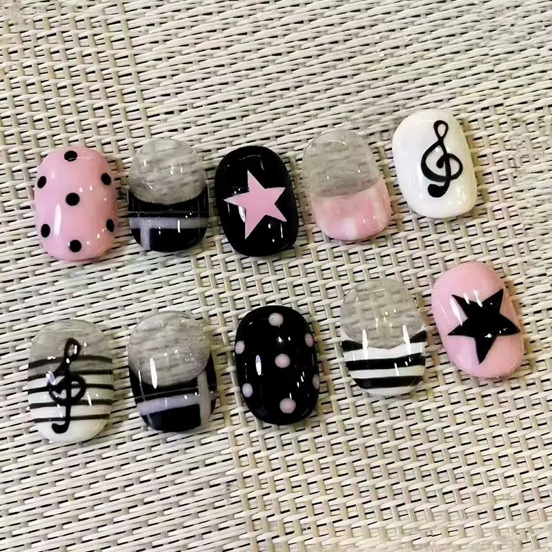 30 faux ongles mignons au design de dessin animé