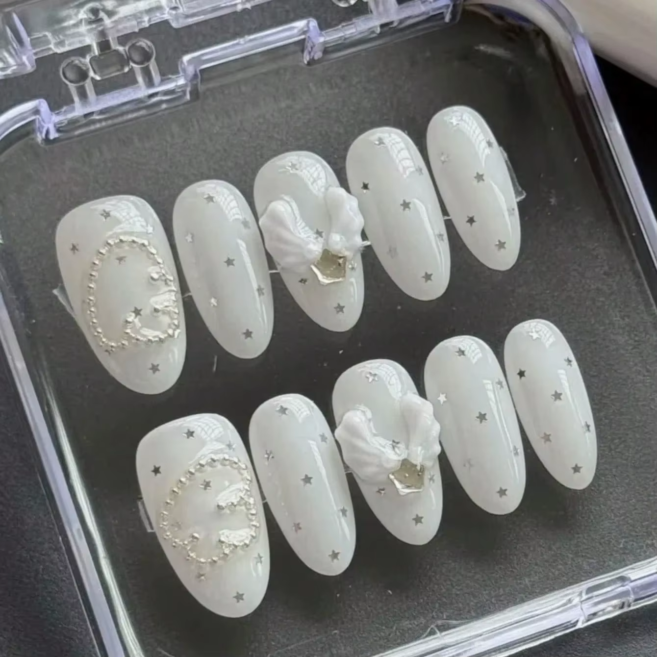 10 pièces de faux ongles en forme d'amande pressés à la main