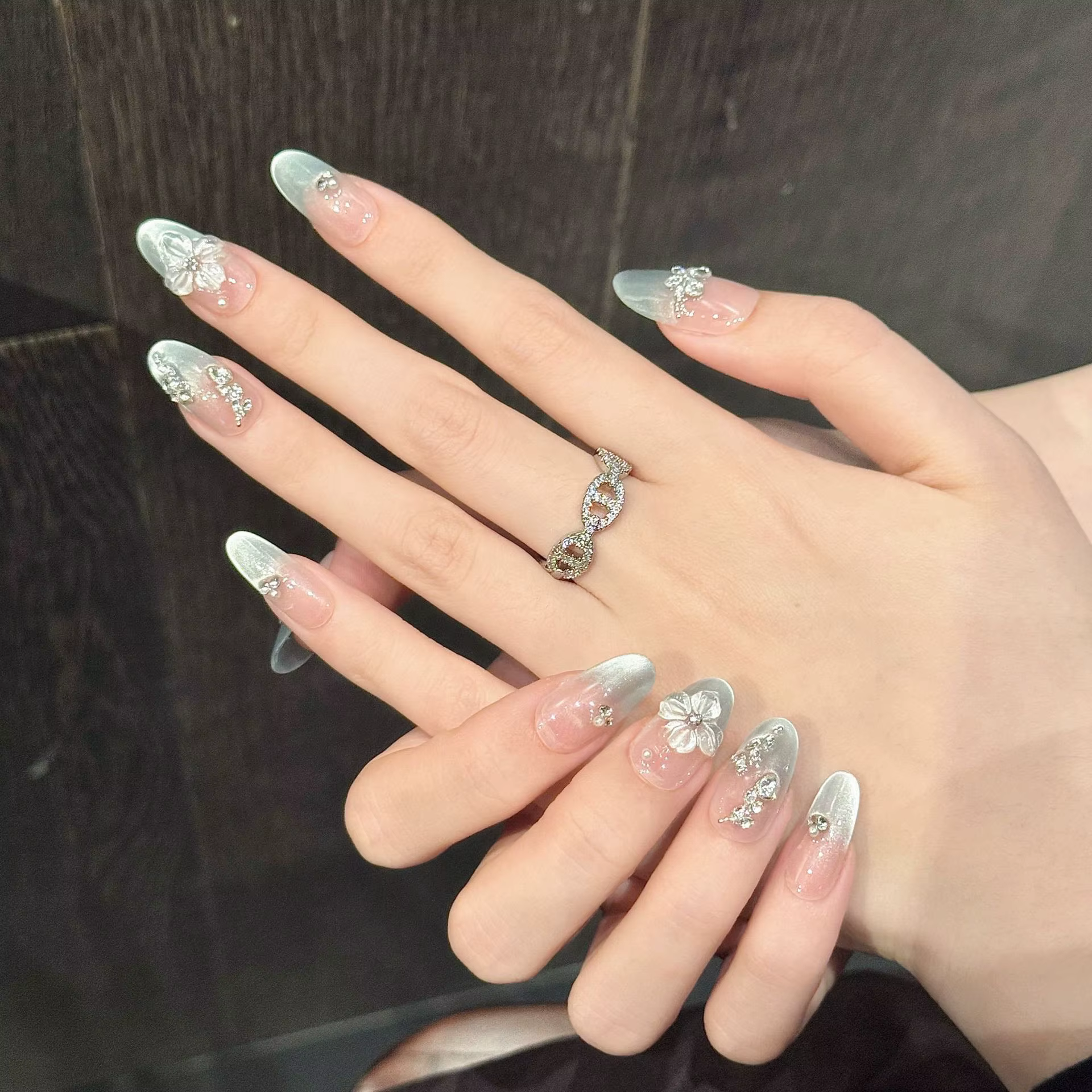 10 faux ongles faits à la main