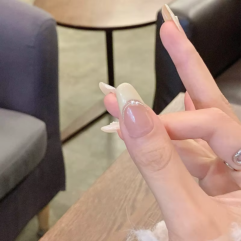 Faux ongles ovales Beige faits à la main