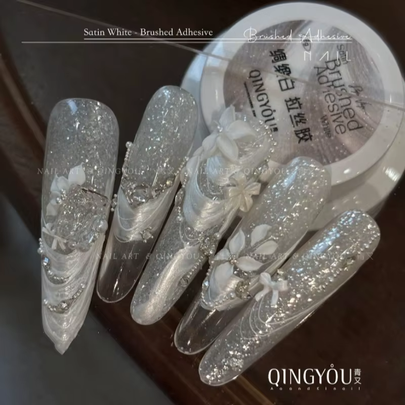 Gel extensible blanc nacré effet soie pour ongles