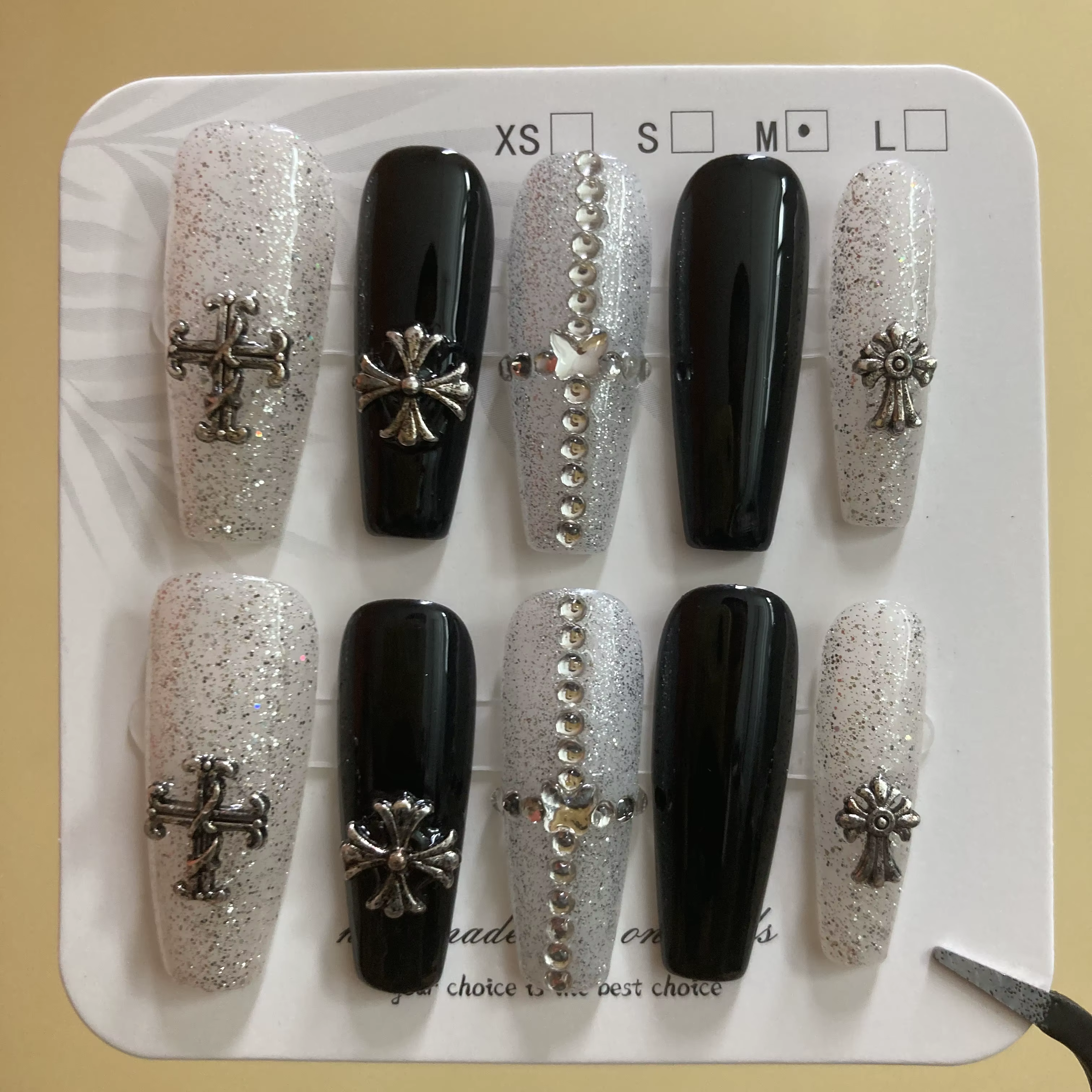 Coffret de 10 ongles ovales faits à la main