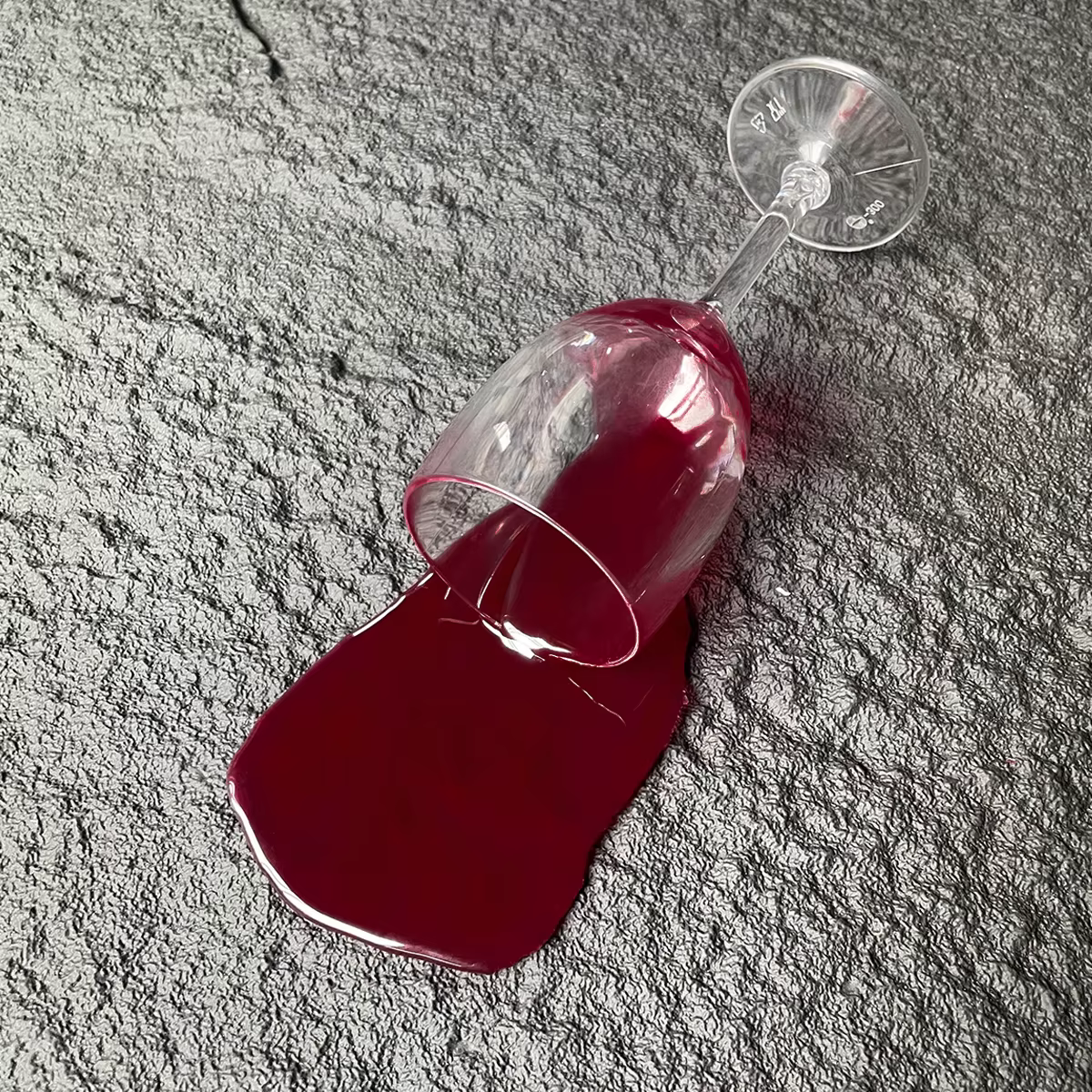 Faux verre à vin rouge réversé réaliste, accessoire de farces, tasse retournée artificielle pour fête Gag, décoration de maison, photographie