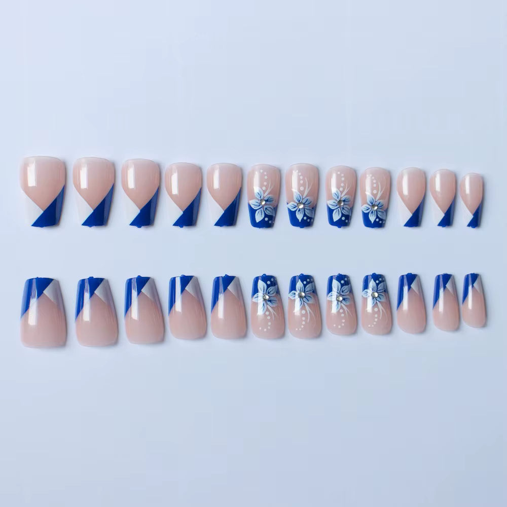 Faux ongles courts en T à la mode