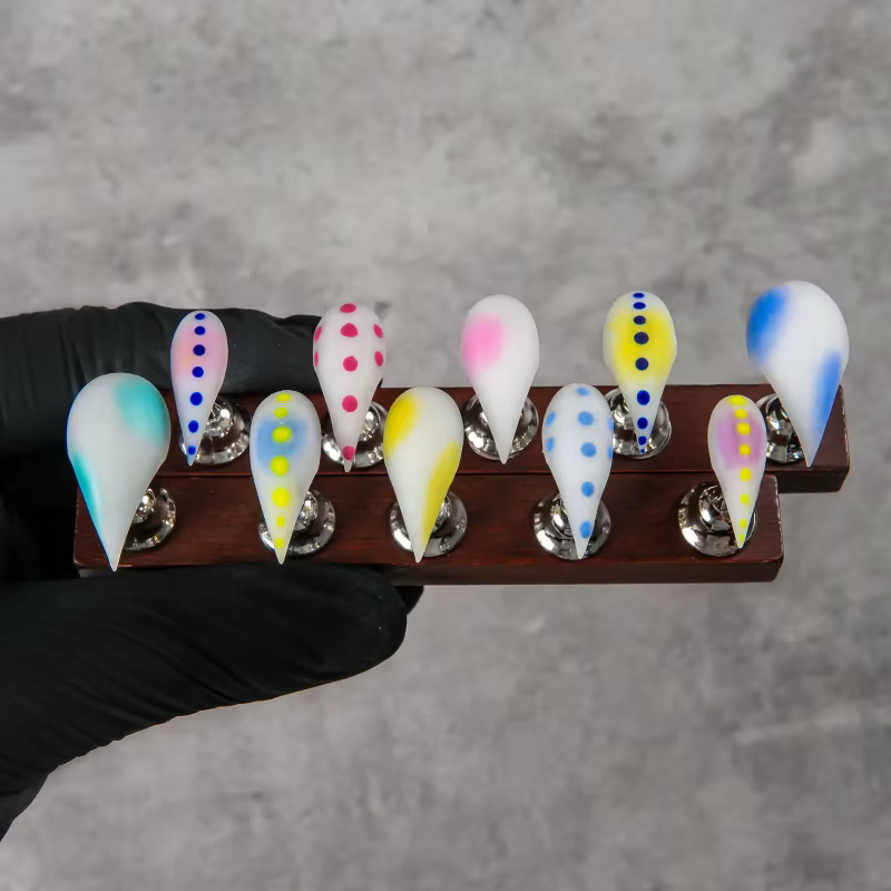 Ongles press-on à pois macaron dégradés