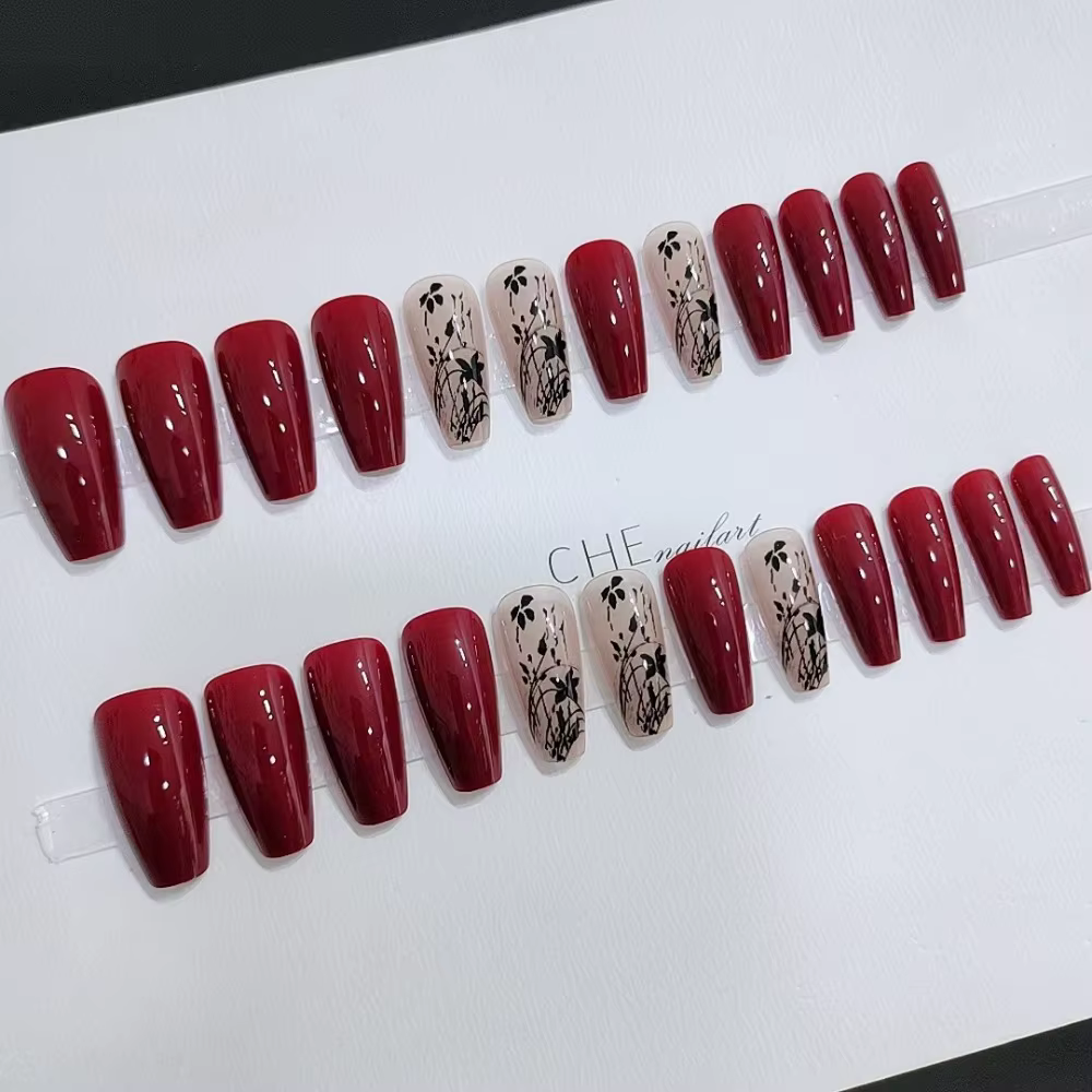 Faux ongles français longs de forme trapézoïdale