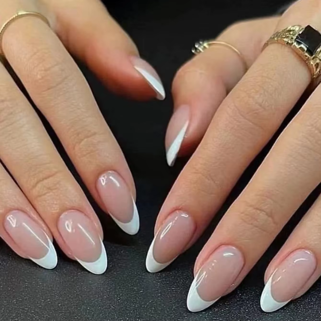 Faux ongles courts en forme d'amande
