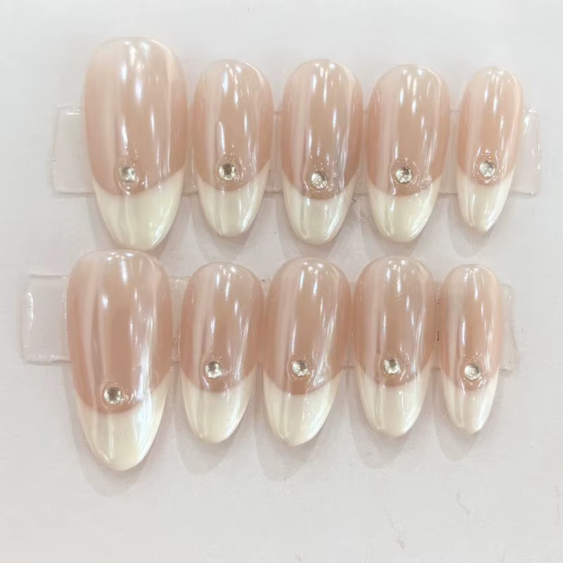 Faux ongles en diamant blanc fait à la main