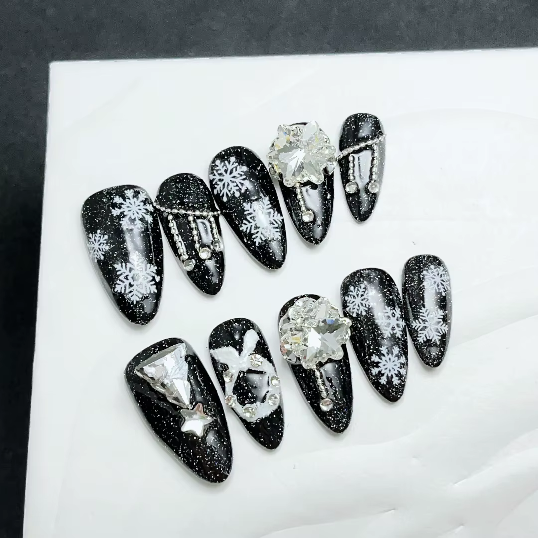Flocon de neige nail art 3D fait à la main