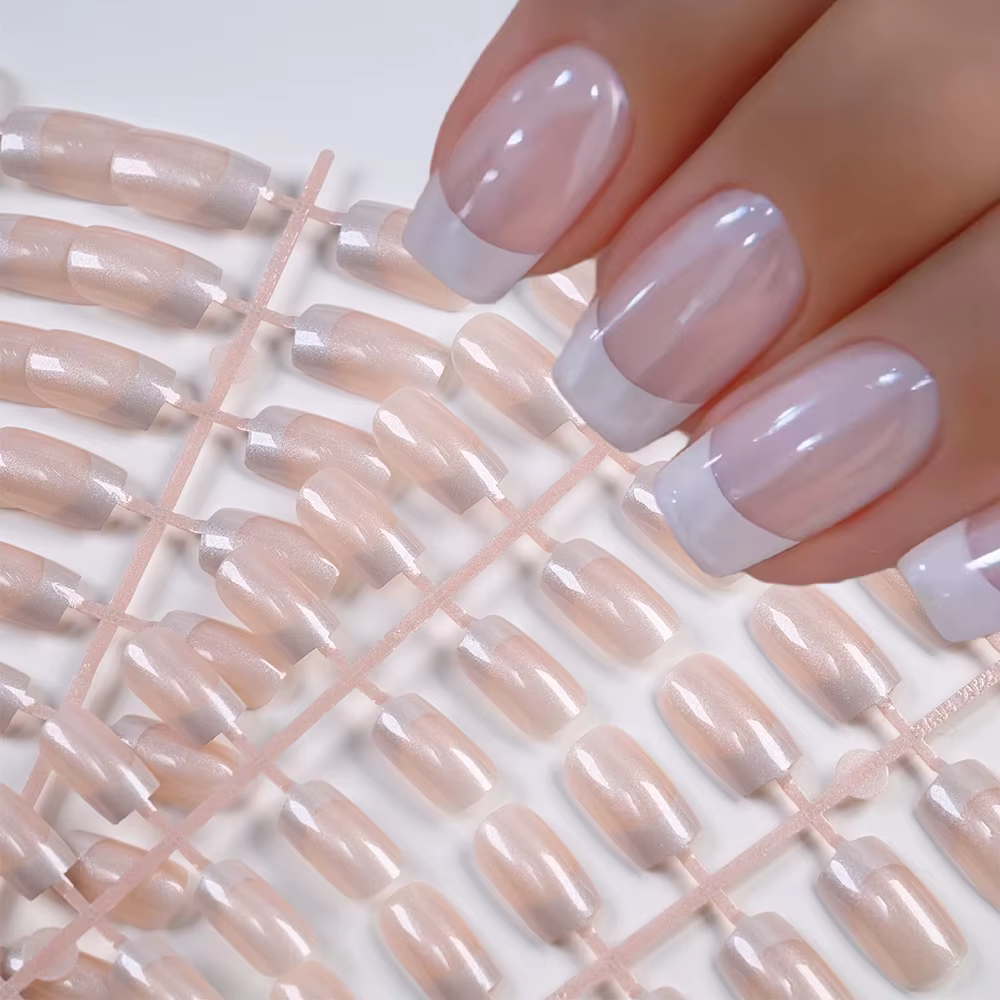 Faux ongles français nacrés brillants