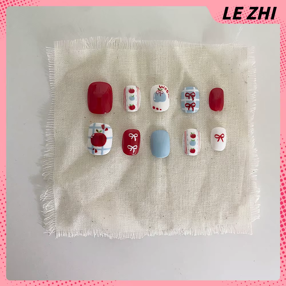Faux ongles courts et mignons