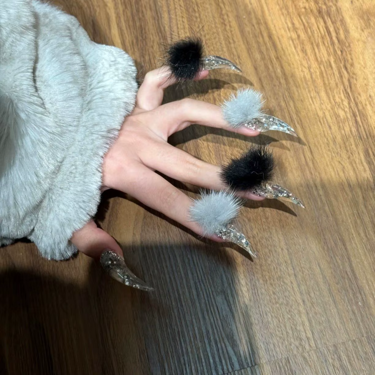 Presse à griffes en forme de Dragon sur les ongles