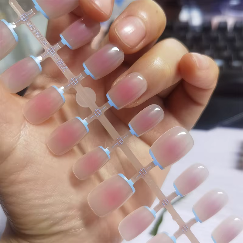 Faux Ongles Dégradés N64.French Blush Nude